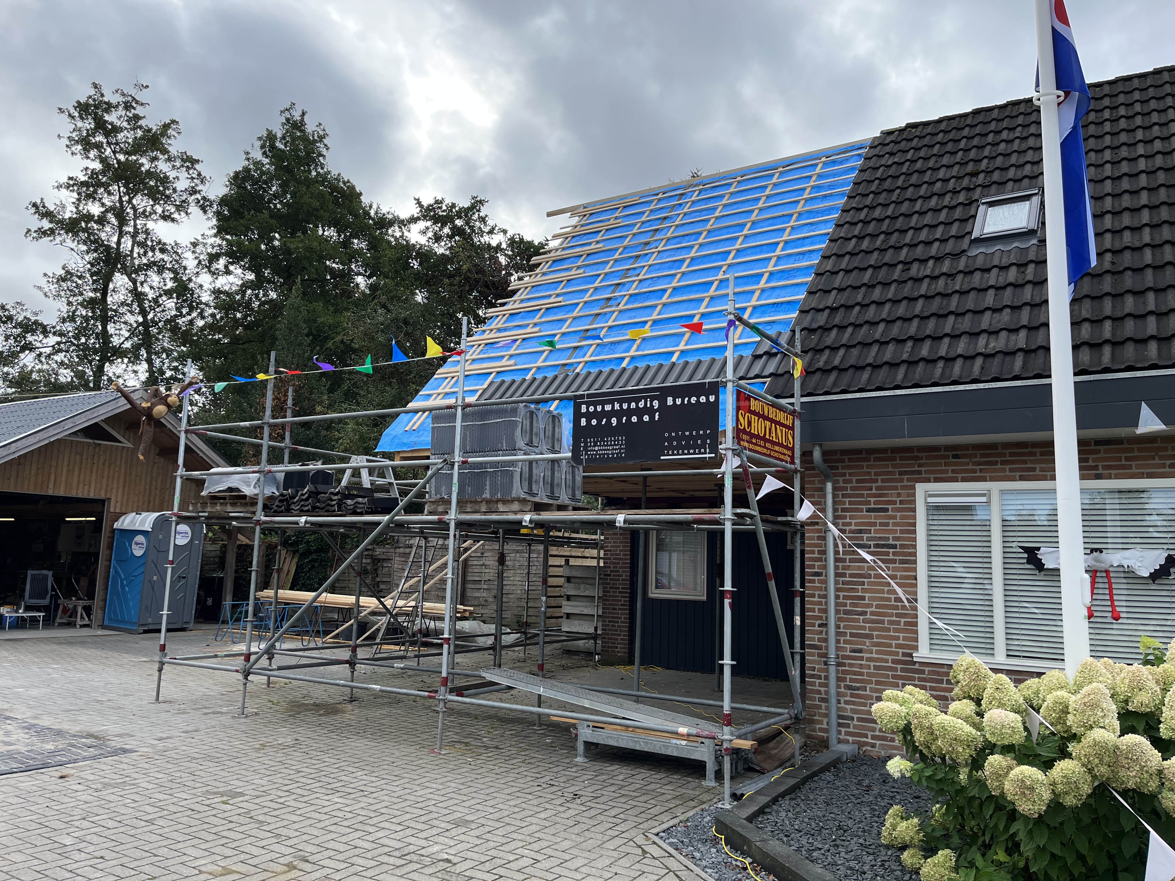 Verlenging van kapwoning voor de familie de Haan in Damwoude